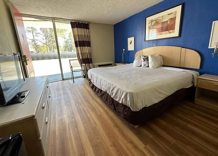 Travelodge By Wyndham Lumberton
